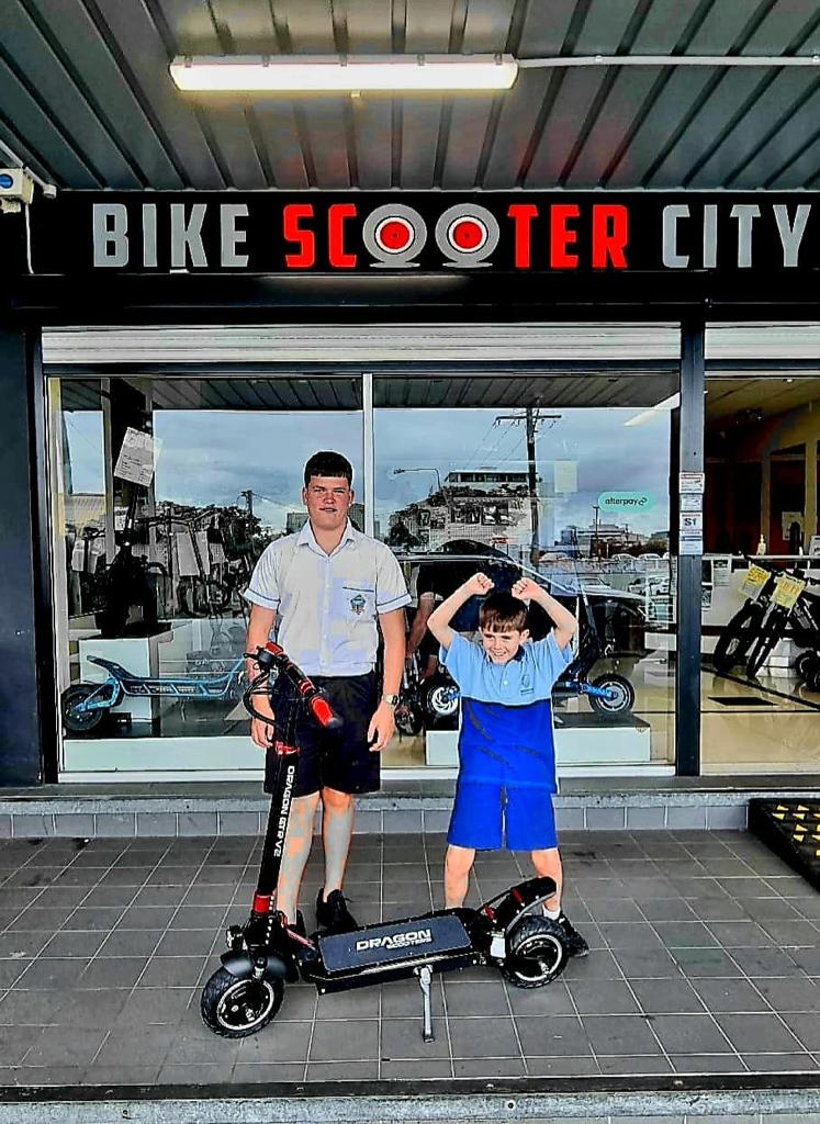 Scoder House ELECTRIC SCOOTER-HURRICANE - DUAL MOTOR - DUAL STEM
